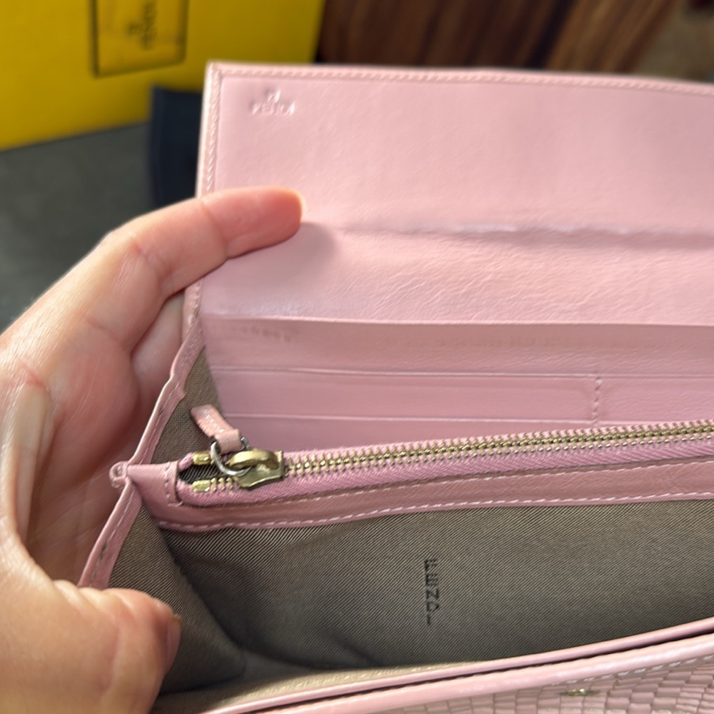 Fendi Calfskin Woven Baguette Wallet Rare 🦄 - Picture 14 of 15